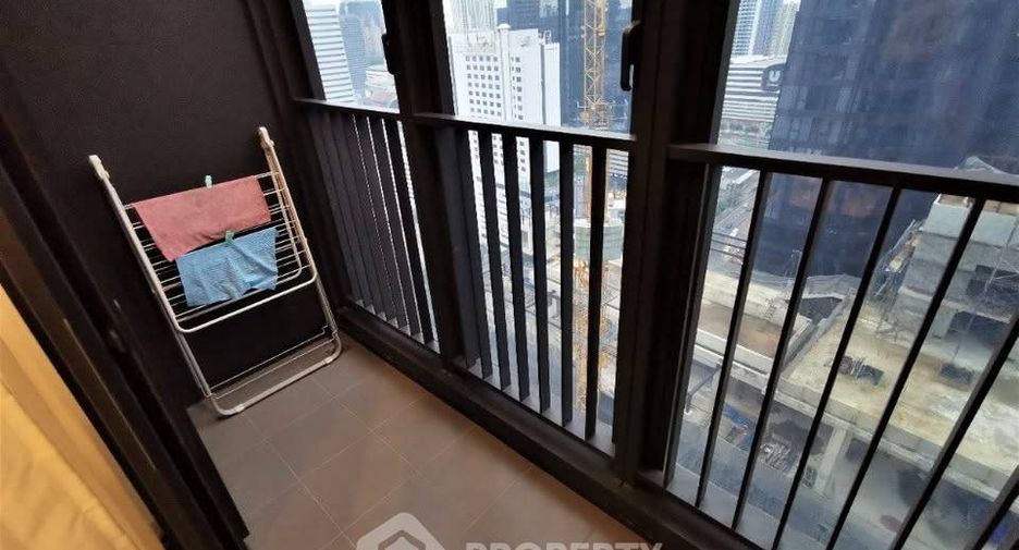 For rent 2 bedrooms condo in Huai Khwang, Bangkok