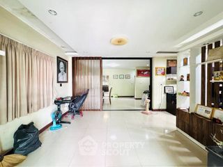 出售 4 卧室 独立屋 在 Si Racha, Chon Buri