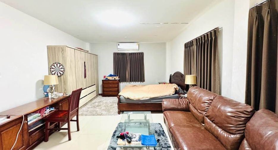 出售 4 卧室 独立屋 在 Si Racha, Chon Buri