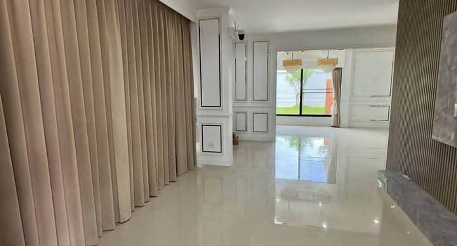 出售 3 卧室 独立屋 在 Si Racha, Chon Buri