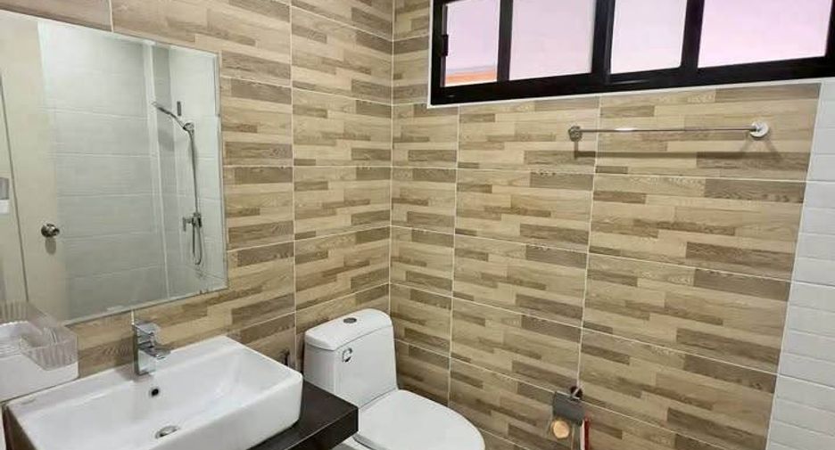 出售 3 卧室 独立屋 在 Si Racha, Chon Buri