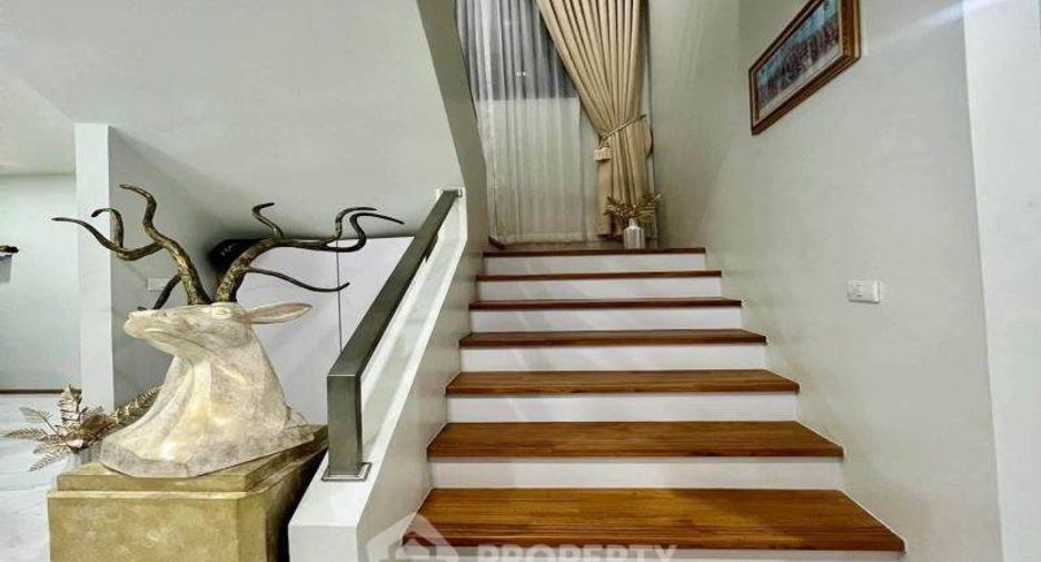 Condo en venta de 3 habitaciones en Si Racha, Chonburi