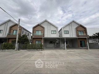 Condo en venta de 3 habitaciones en Si Racha, Chonburi