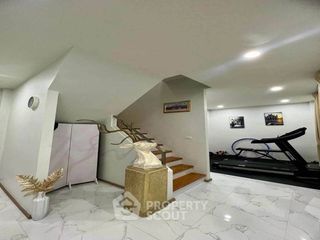 Condo en venta de 3 habitaciones en Si Racha, Chonburi