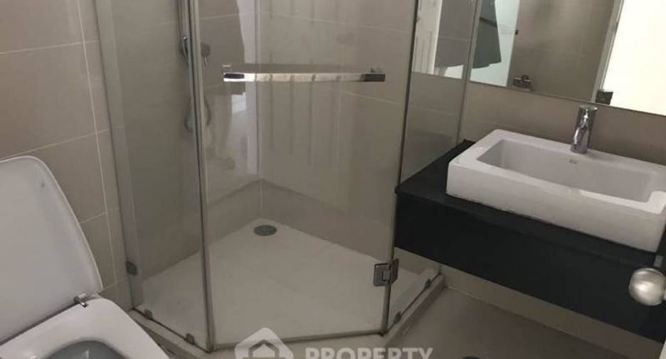 For sale 2 bedrooms condo in Huai Khwang, Bangkok