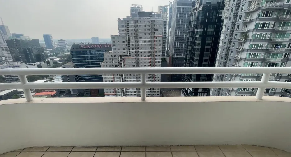 For sale 3 bedrooms condo in Khlong Toei, Bangkok