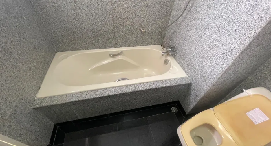 For sale 3 bedrooms condo in Khlong Toei, Bangkok