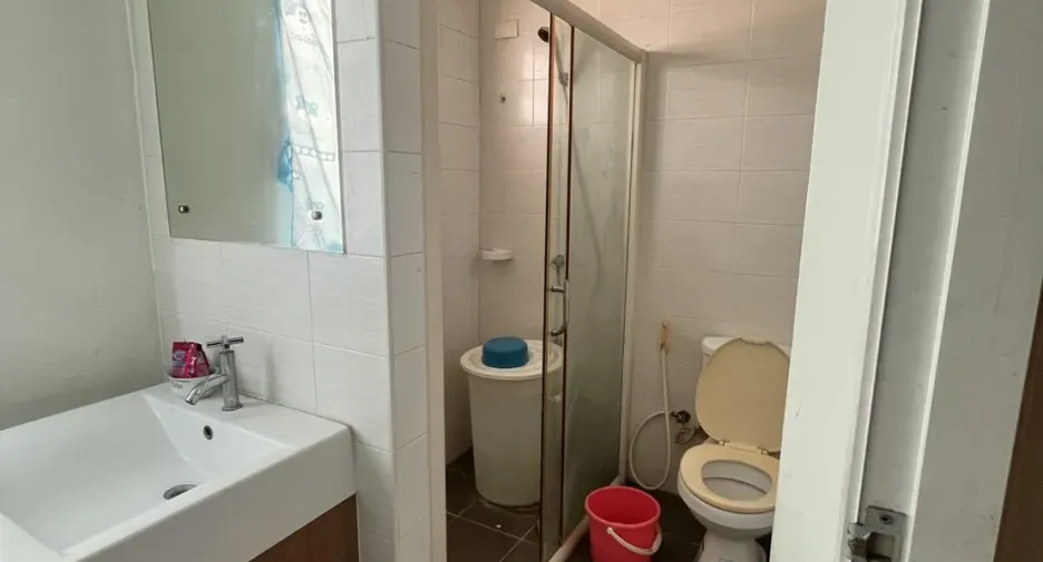 Casa adosada en venta de 3 habitaciones en Nong Khaem, Bangkok