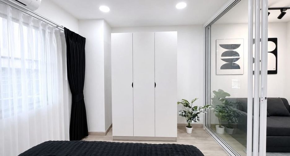 For sale 1 Beds condo in Wang Thonglang, Bangkok
