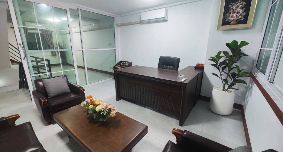 For rent 3 bedrooms townhouse in Mueang Chiang Mai, Chiang Mai