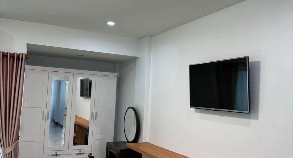 For rent 3 bedrooms townhouse in Mueang Chiang Mai, Chiang Mai