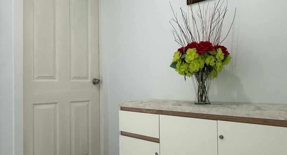 For rent 3 bedrooms townhouse in Mueang Chiang Mai, Chiang Mai