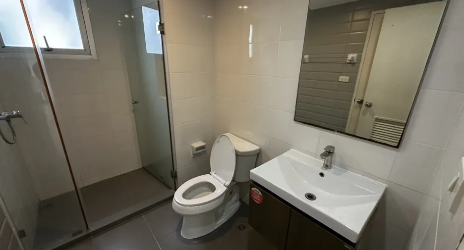À louer 2 chambres condo à Phra Khanong, Bangkok