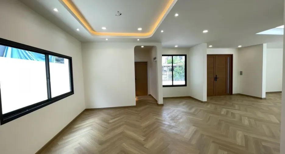 出售 5 卧室 独立屋 在 Wang Thong Lang, 曼谷