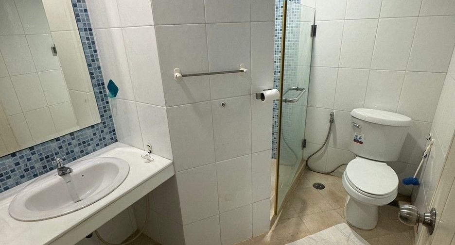 For rent 2 bedrooms condo in Huai Khwang, Bangkok