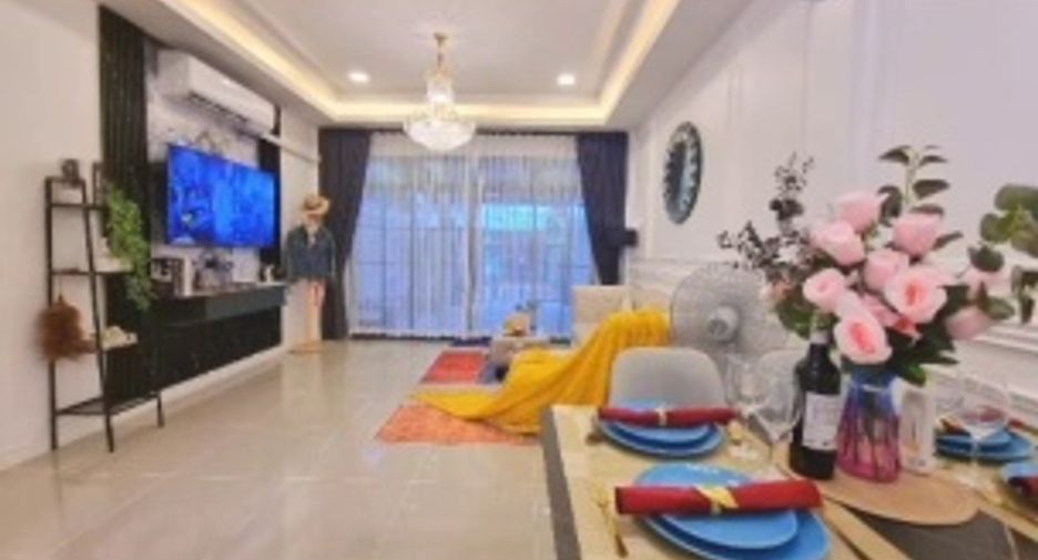 For sale 3 bedrooms townhouse in Bang Lamung, Chonburi