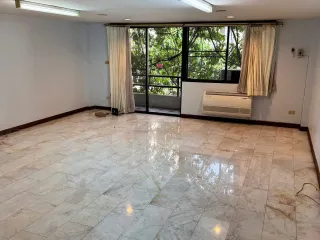 Reihenhaus zur Miete mit 6 Zimmer in Phra Khanong, Bangkok