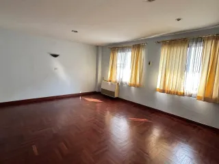 Reihenhaus zur Miete mit 6 Zimmer in Phra Khanong, Bangkok