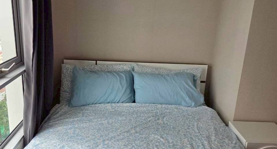 For rent 3 bedrooms condo in Huai Khwang, Bangkok