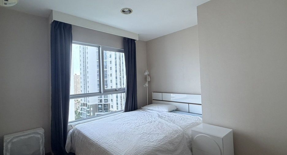 For rent 3 bedrooms condo in Huai Khwang, Bangkok