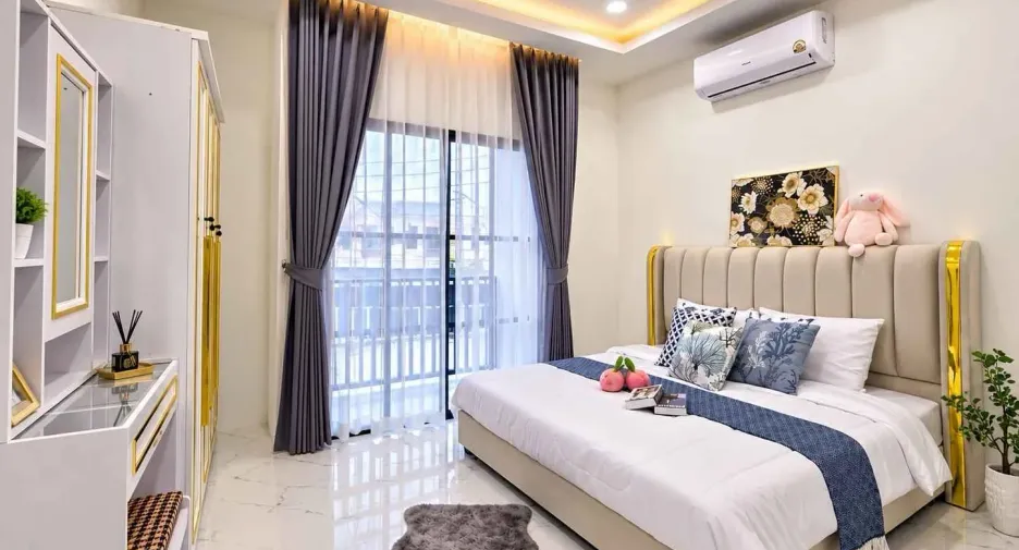 Casa adosada en alquiler de 3 habitaciones en Bang Lamung, Chonburi