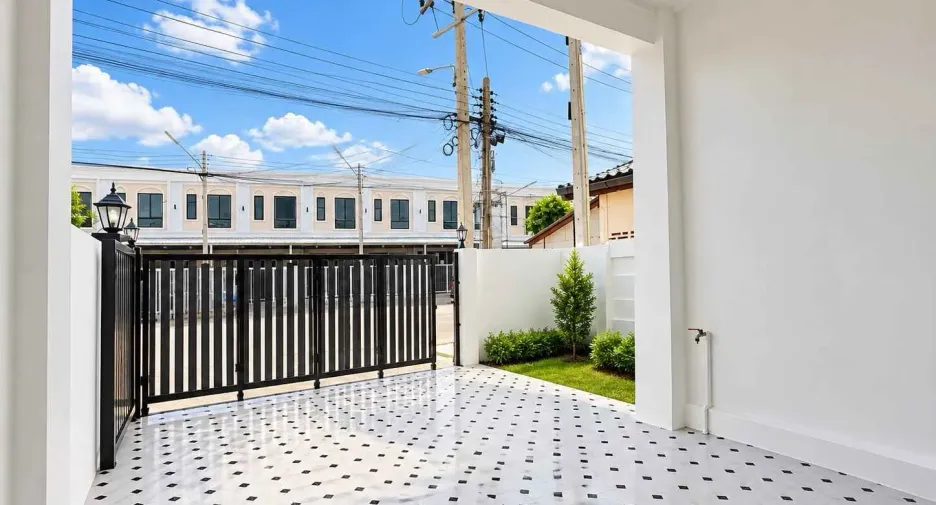 Casa adosada en alquiler de 3 habitaciones en Bang Lamung, Chonburi