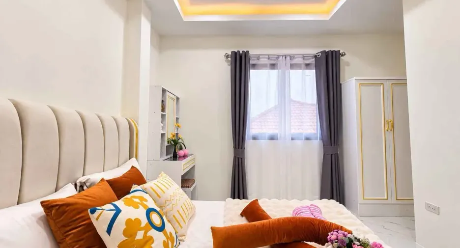 Casa adosada en alquiler de 3 habitaciones en Bang Lamung, Chonburi