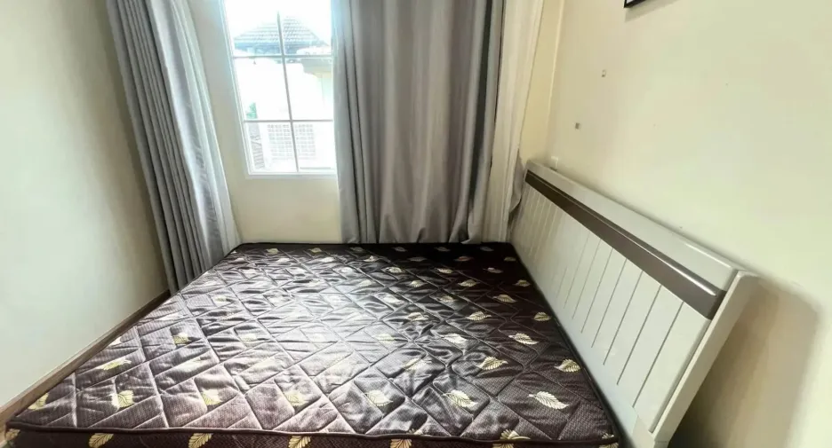 Casa en alquiler de 3 habitaciones en Bang Lamung, Chonburi