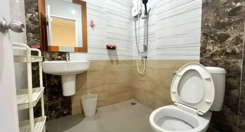 Casa en alquiler de 3 habitaciones en Bang Lamung, Chonburi