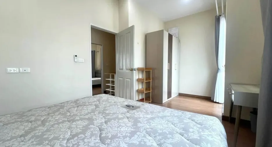 Casa en alquiler de 3 habitaciones en Bang Lamung, Chonburi