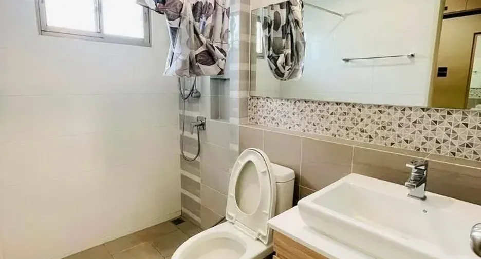 Casa en alquiler de 4 habitaciones en Si Racha, Chonburi