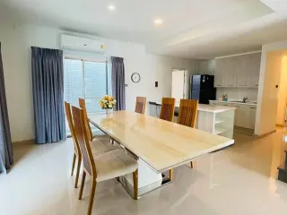 出租 4 卧室 独立屋 在 Si Racha, Chon Buri