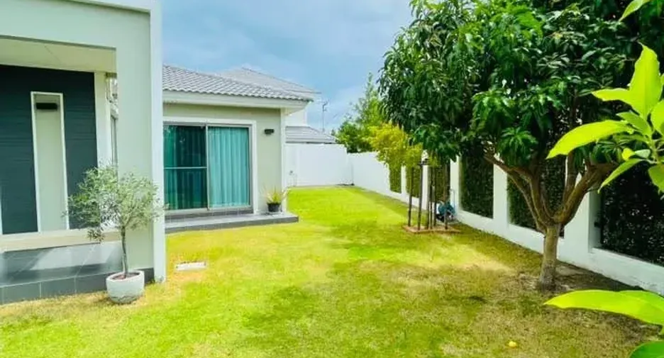 Casa en alquiler de 4 habitaciones en Si Racha, Chonburi