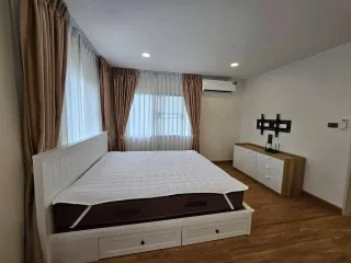 出租 4 卧室 独立屋 在 Si Racha, Chon Buri