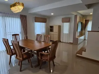 出租 4 卧室 独立屋 在 Si Racha, Chon Buri