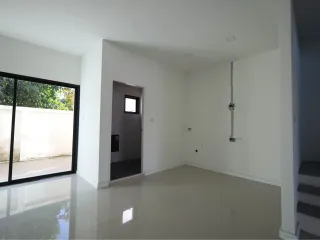 Casa adosada en venta de 4 habitaciones en Bang Lamung, Chonburi