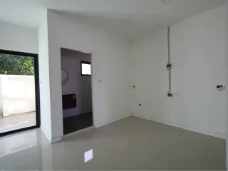 Casa adosada en venta de 4 habitaciones en Bang Lamung, Chonburi
