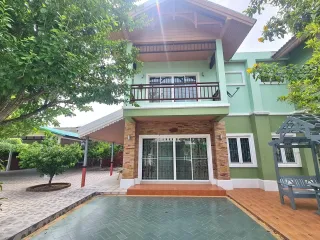 Casa en alquiler de 5 habitaciones en Bang Lamung, Chonburi