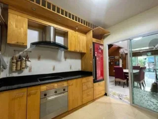 Casa en alquiler de 5 habitaciones en Bang Lamung, Chonburi