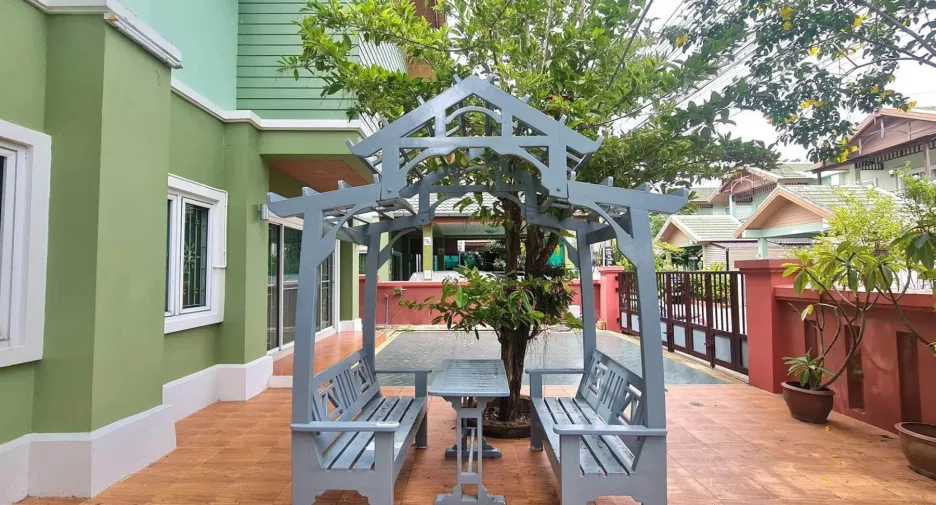 Casa en alquiler de 5 habitaciones en Bang Lamung, Chonburi