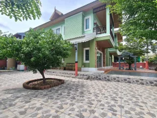 Casa en alquiler de 5 habitaciones en Bang Lamung, Chonburi