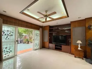 Casa en alquiler de 5 habitaciones en Bang Lamung, Chonburi