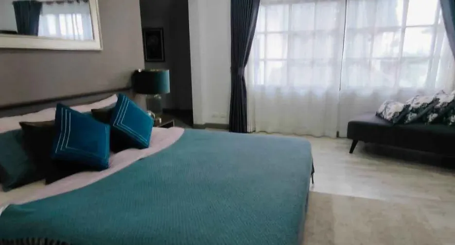 Casa en alquiler de 3 habitaciones en Bang Lamung, Chonburi