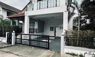Casa en alquiler de 3 habitaciones en Bang Lamung, Chonburi