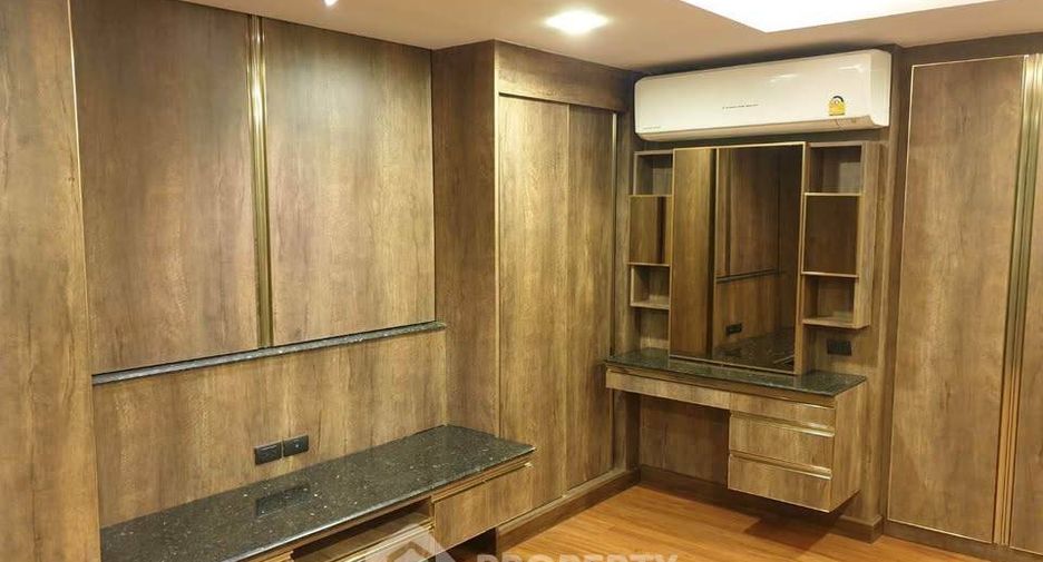 Condo en alquiler de 3 habitaciones en Khlong Toei, Bangkok