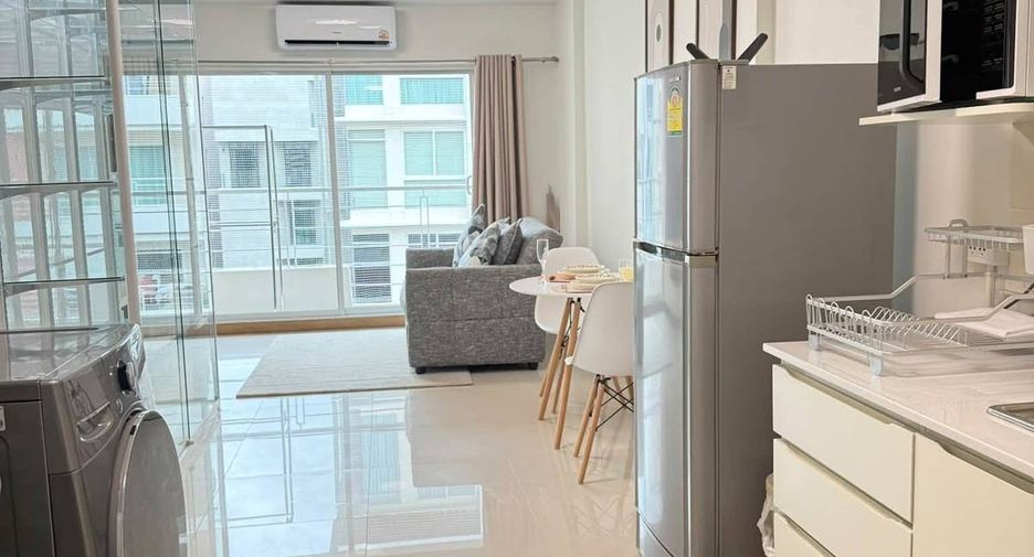 For rent 2 bedrooms condo in Huai Khwang, Bangkok
