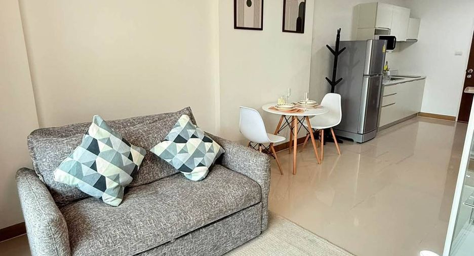 For rent 2 bedrooms condo in Huai Khwang, Bangkok