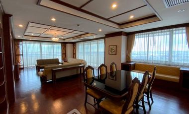 À louer 3 chambres condo à Yan Nawa, Bangkok