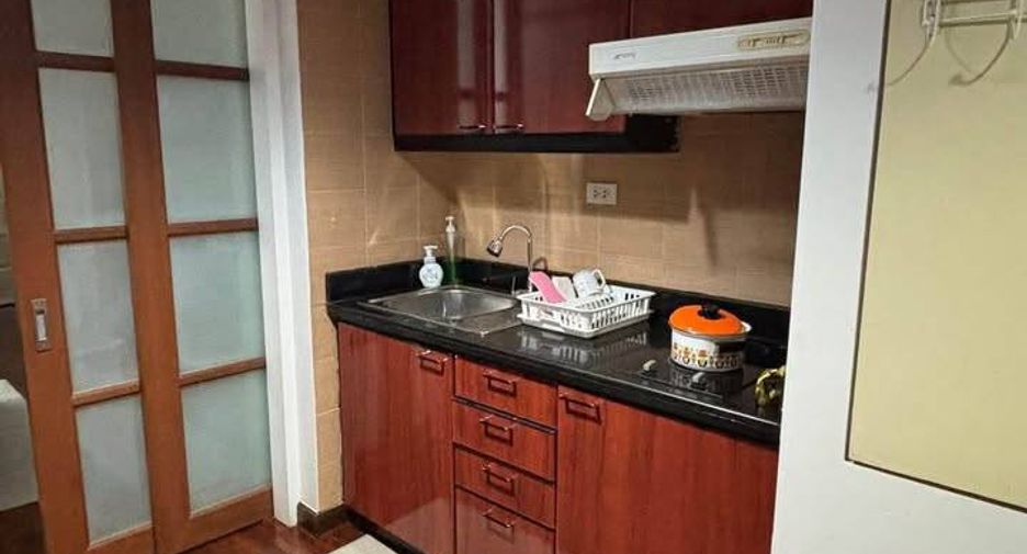 For rent 1 bed condo in Khlong Toei, Bangkok