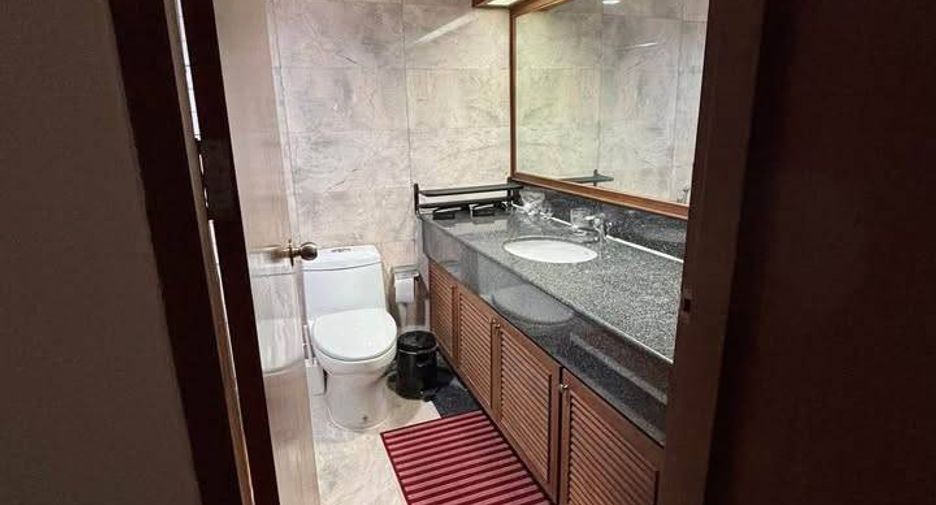 For rent 1 bed condo in Khlong Toei, Bangkok